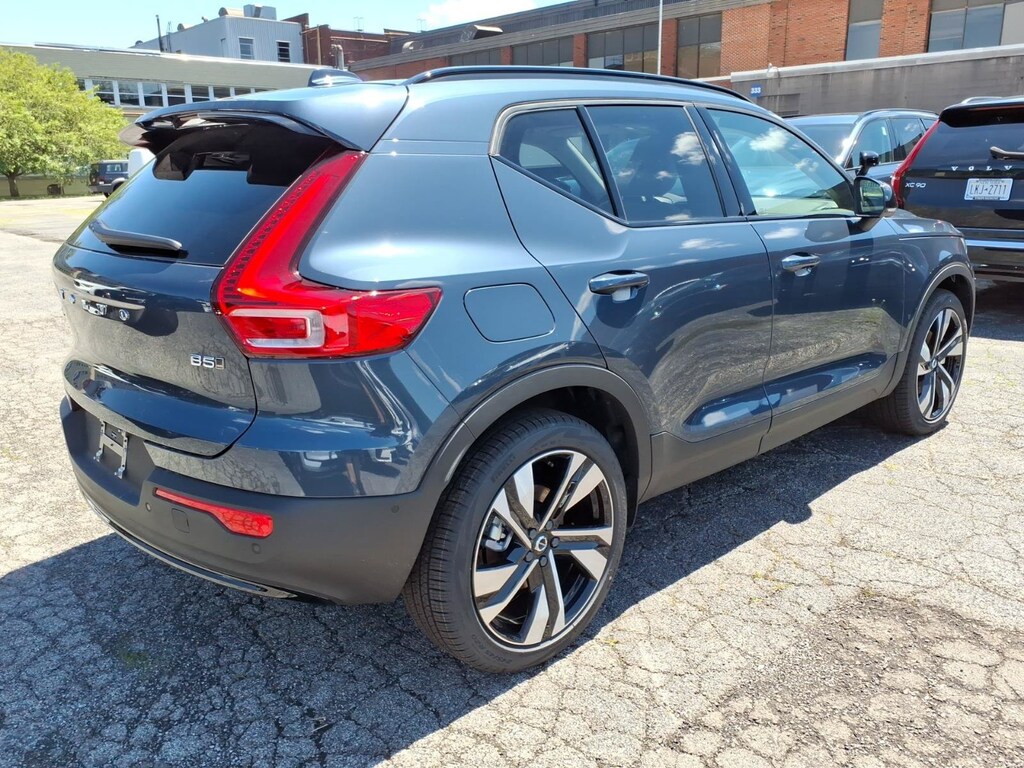 New 2026 Volvo XC40 B5 Ultra SUV