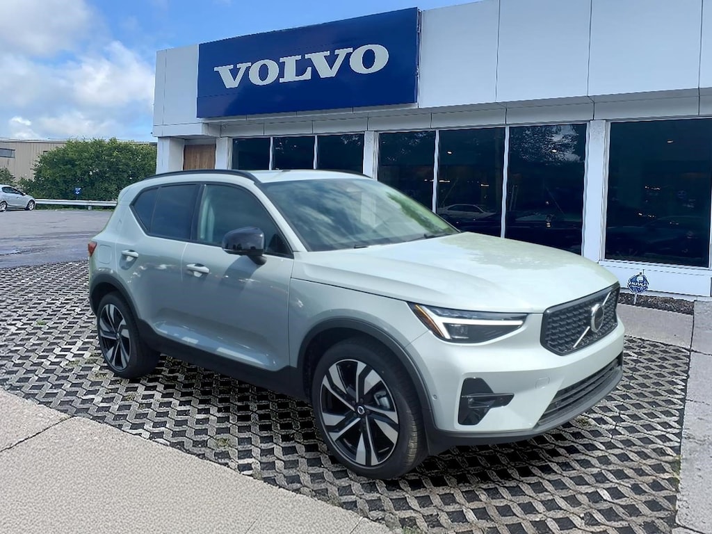 New 2026 Volvo XC40 B5 Plus SUV