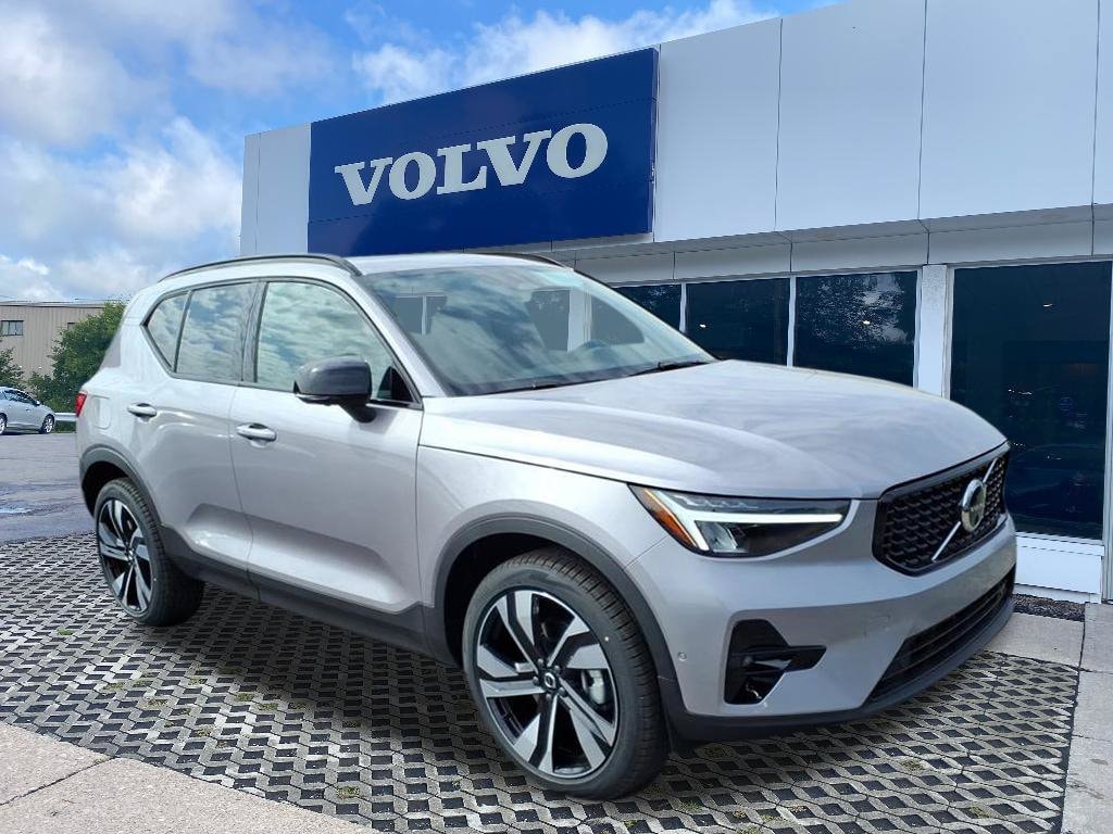 New 2026 Volvo XC40 B5 Plus SUV