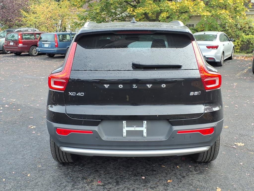 Certified 2025 Volvo XC40 B5 Core Bright Theme SUV