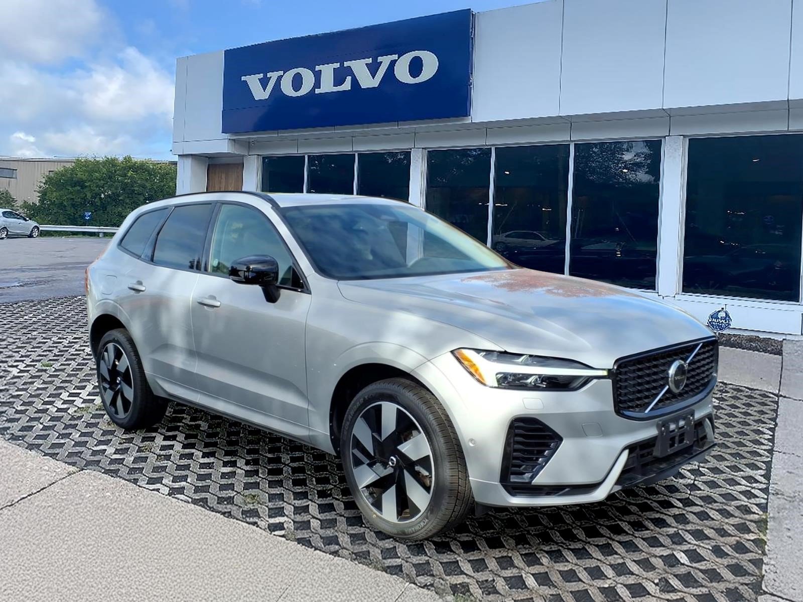 Used 2024 Volvo XC60 plug-in hybrid T8 Plus Dark SUV