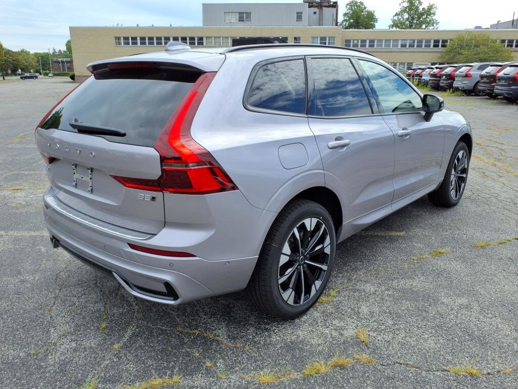 2026 Volvo XC60 B5 Plus photo 2