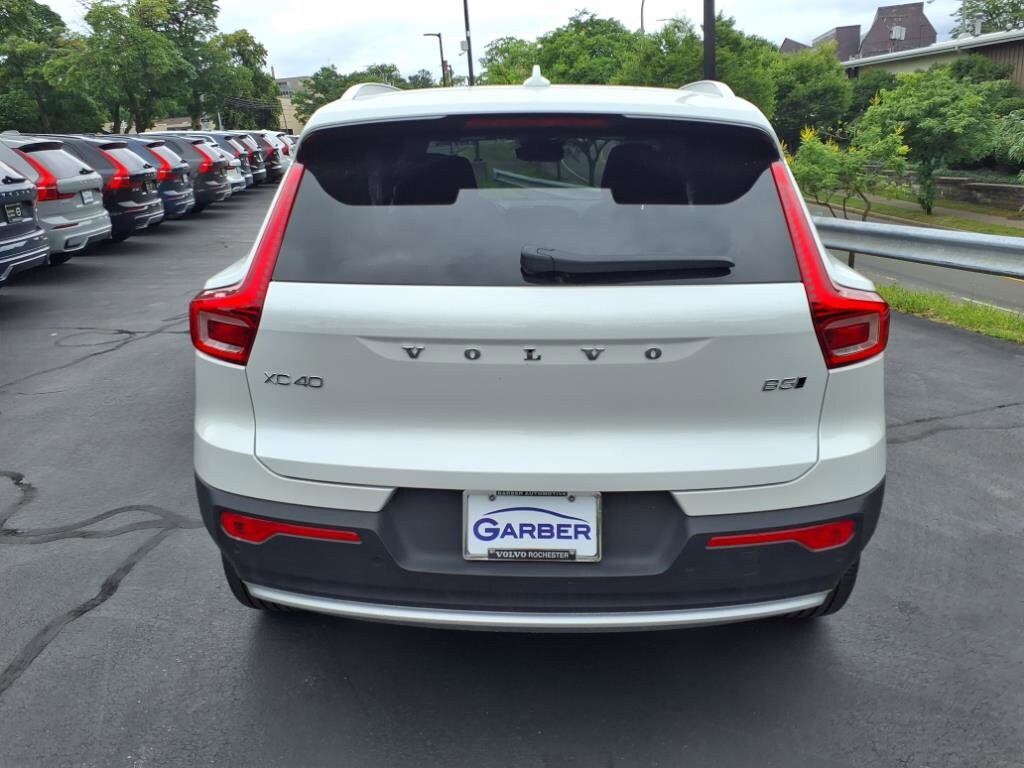 2025 Volvo XC40 Core photo 2