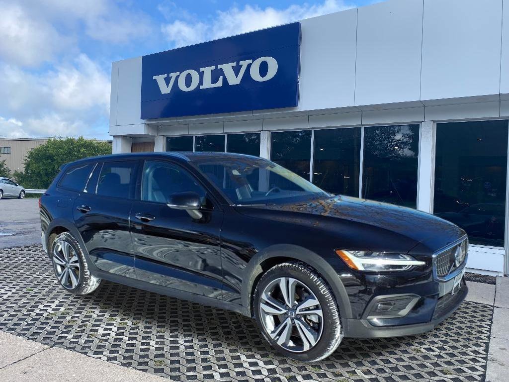 2025 Volvo V60 Cross Country Plus