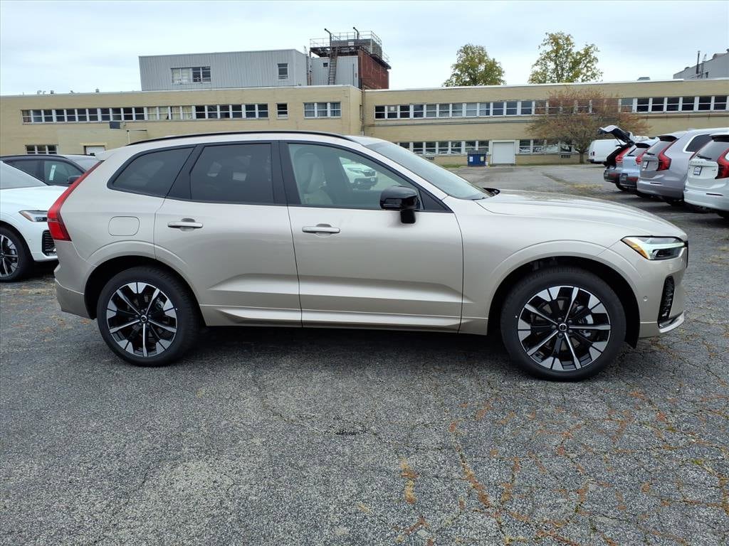 New 2026 Volvo XC60 B5 Plus SUV