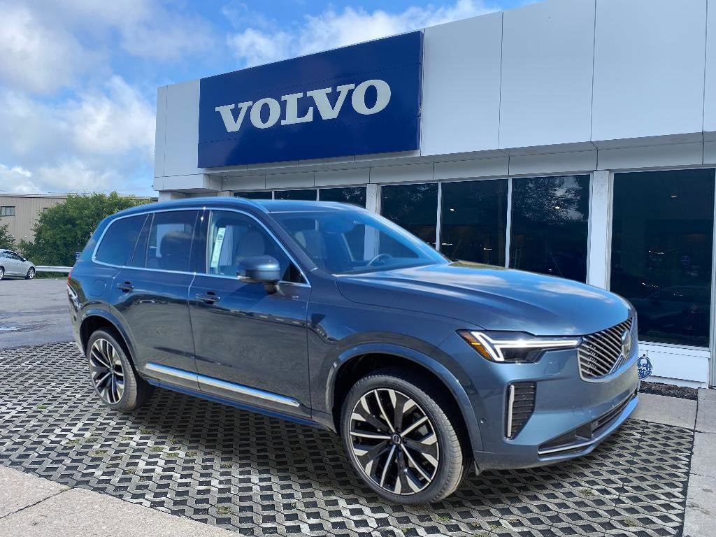 2026 Volvo XC90 Plus's photo