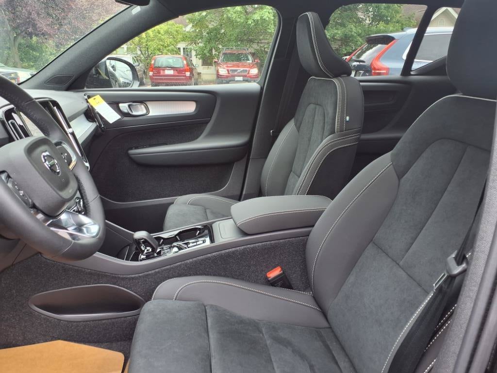 2026 Volvo XC40 Ultra Black Edition - Photo 16