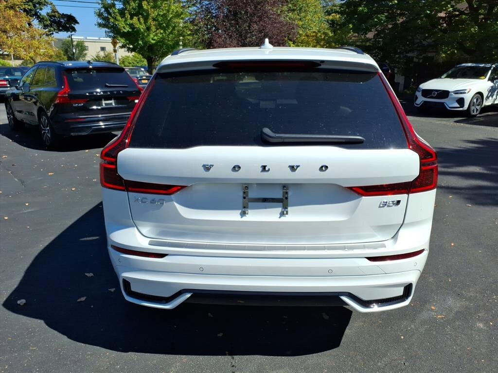 2026 Volvo XC60 B5 Plus photo 4