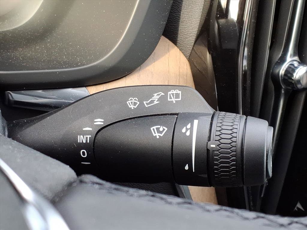 2026 Volvo XC60 Plus - Photo 18