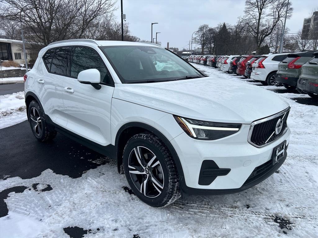 Certified 2023 Volvo XC40 B5 AWD Core SUV
