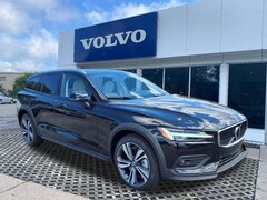 2026 Volvo V60 Cross Country B5 Plus Wagon