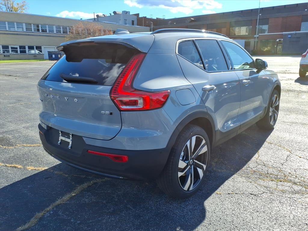 New 2026 Volvo XC40 B5 Ultra SUV