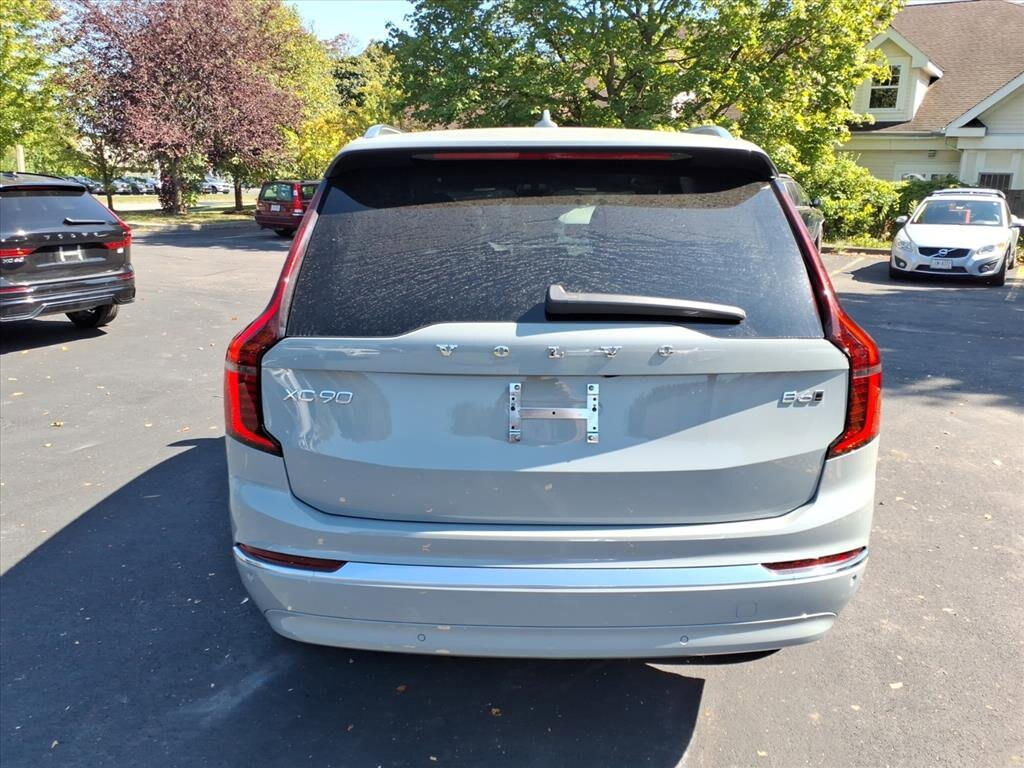 2026 Volvo XC90 Plus photo 4
