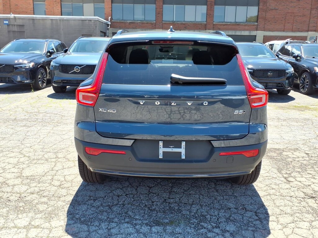 New 2026 Volvo XC40 B5 Ultra SUV