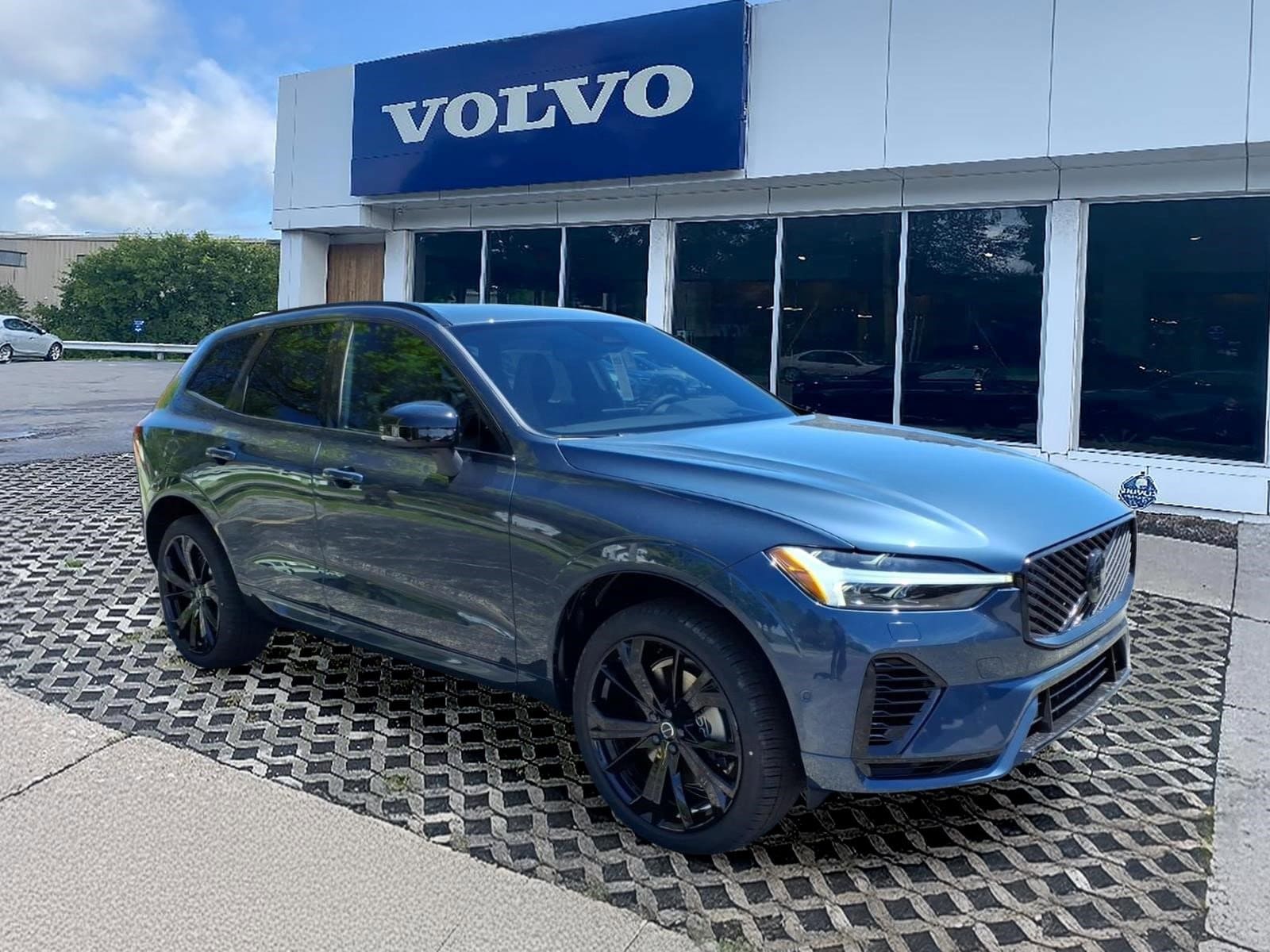 2026 Volvo XC60 T8 Ultra Black Edition Theme AWD's photo
