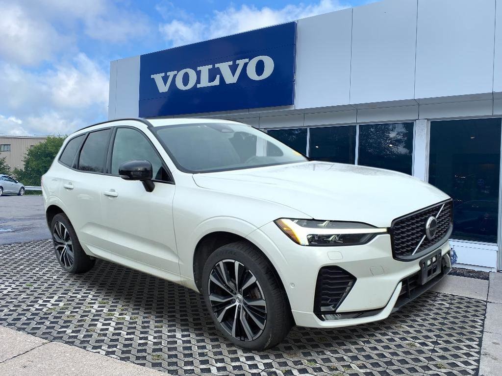 2023 Volvo XC60 Plus's photo
