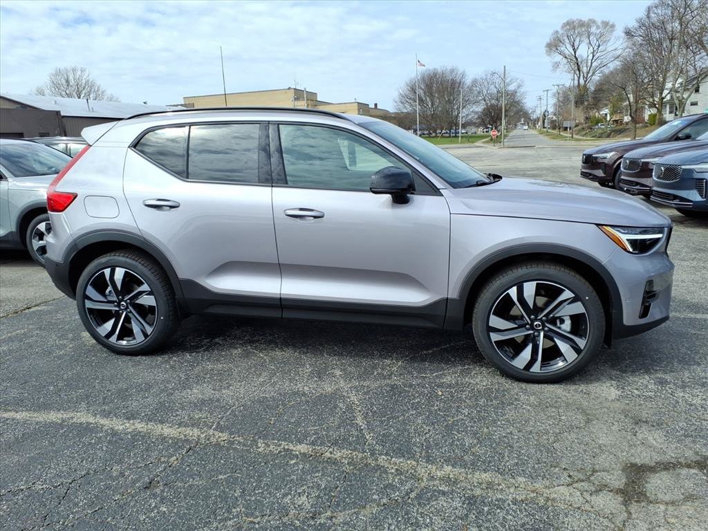 New 2026 Volvo XC40 B5 Plus SUV