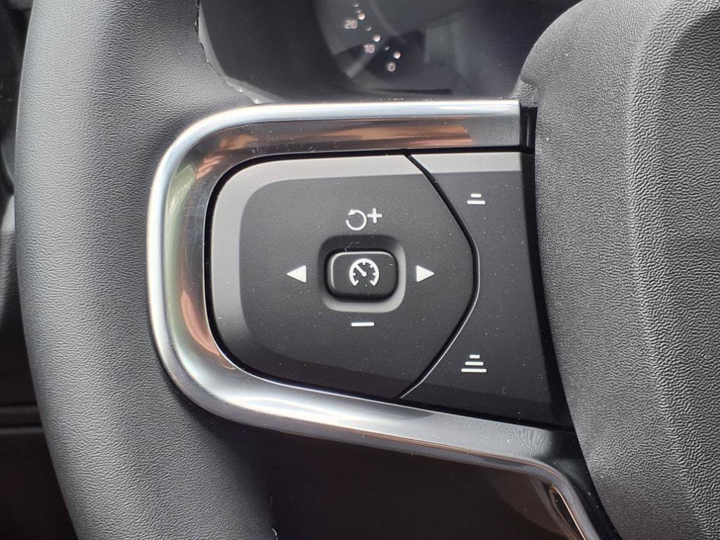 2026 Volvo XC40 Ultra Black Edition - Photo 18