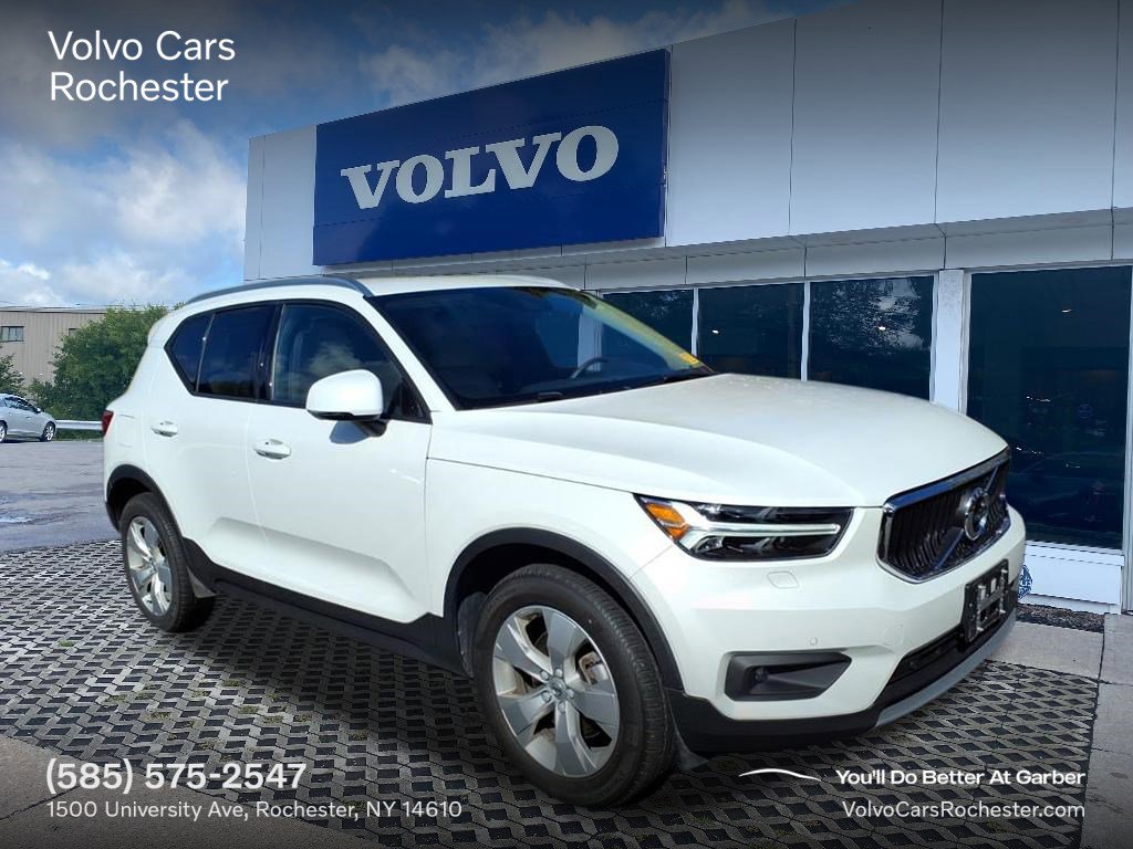 2022 Volvo XC40 Momentum