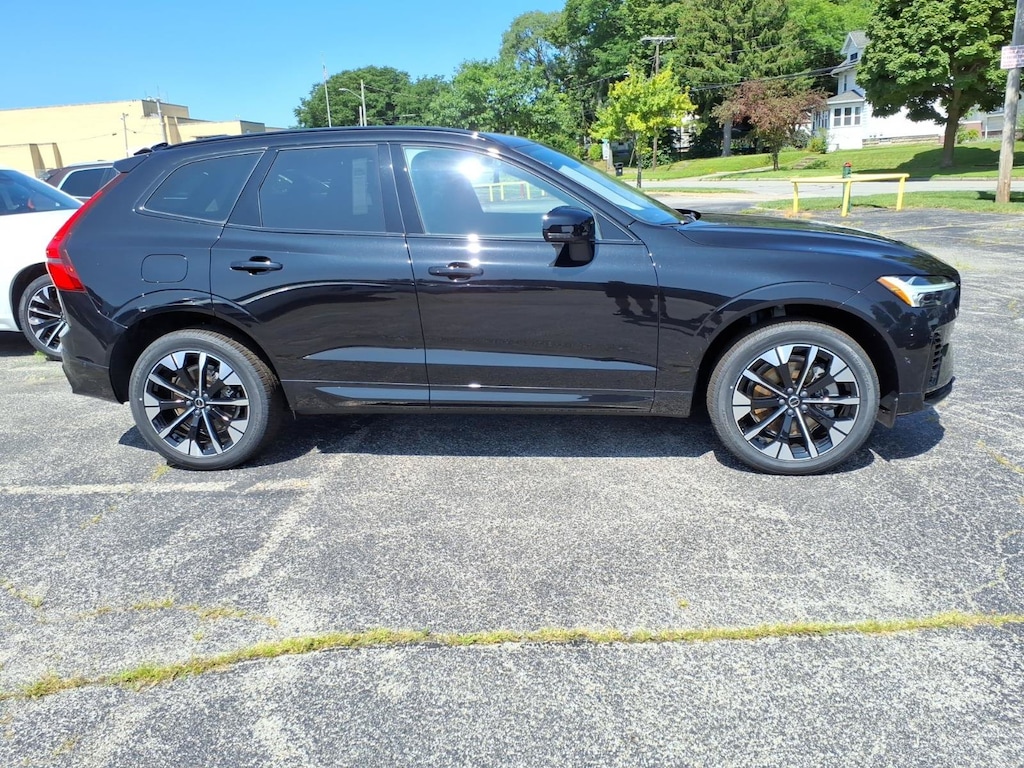 New 2026 Volvo XC60 plug-in hybrid T8 Plus SUV