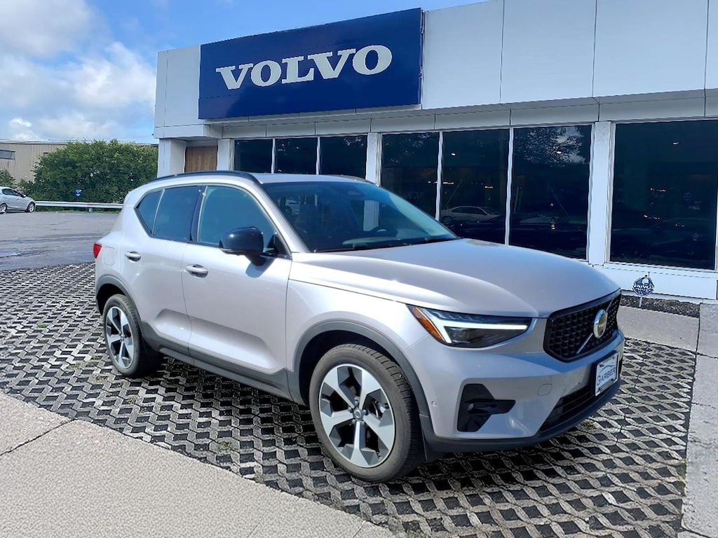 New 2026 Volvo XC40 B5 Plus SUV
