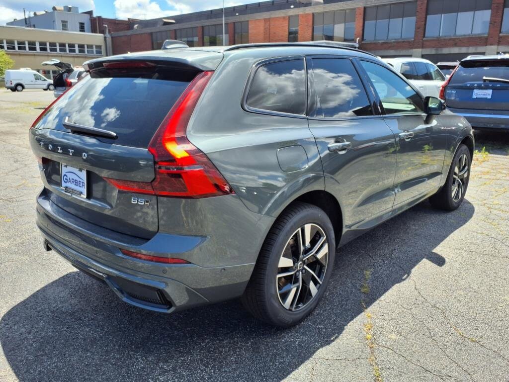 2026 Volvo XC60 B5 Plus photo 3