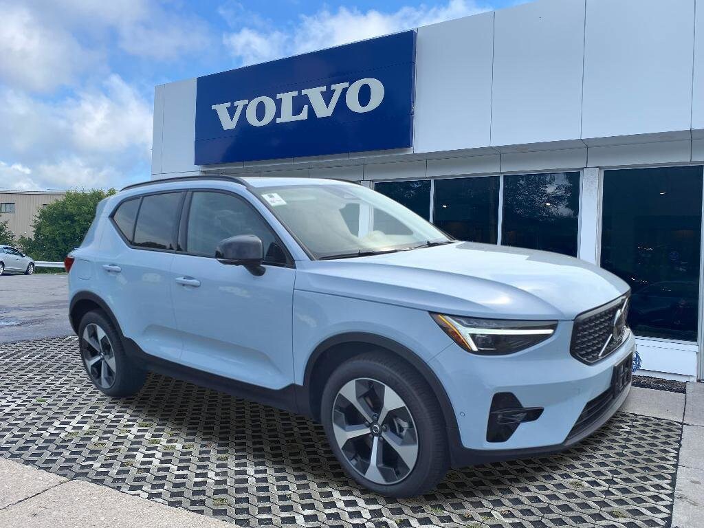New 2026 Volvo XC40 B5 Plus SUV