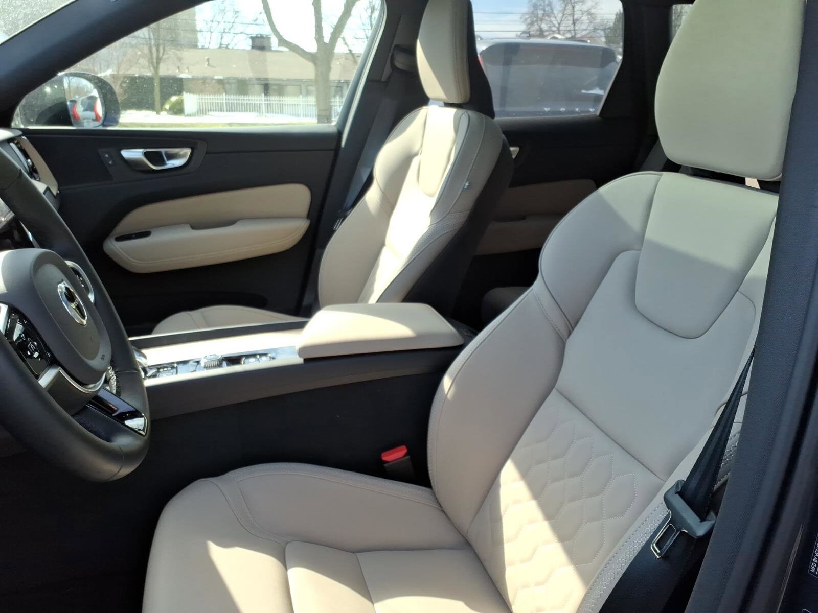 2026 Volvo XC60 Plus - Photo 14