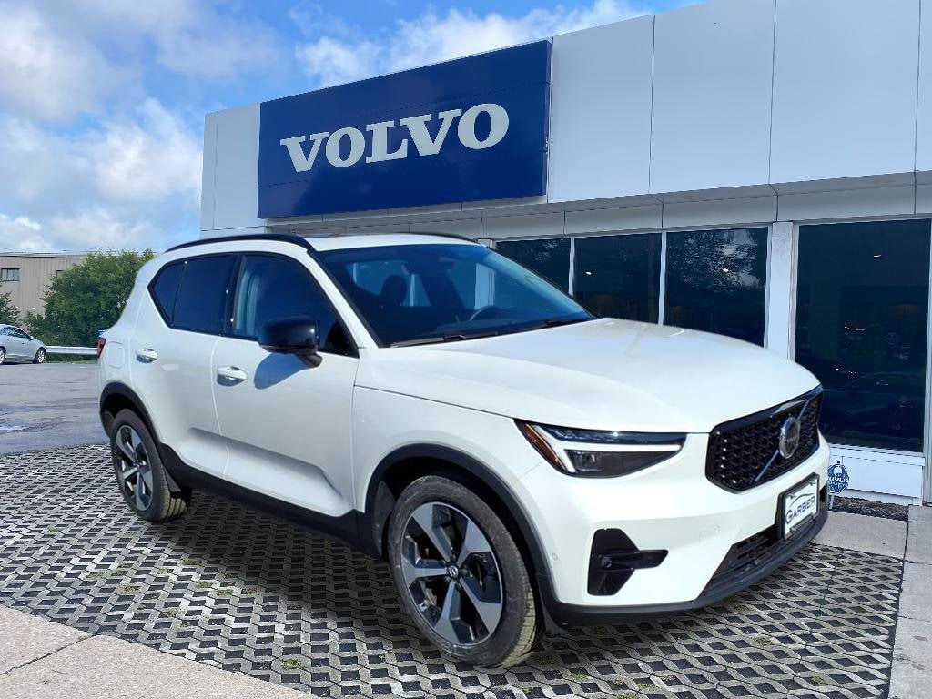 New 2026 Volvo XC40 B5 Plus SUV