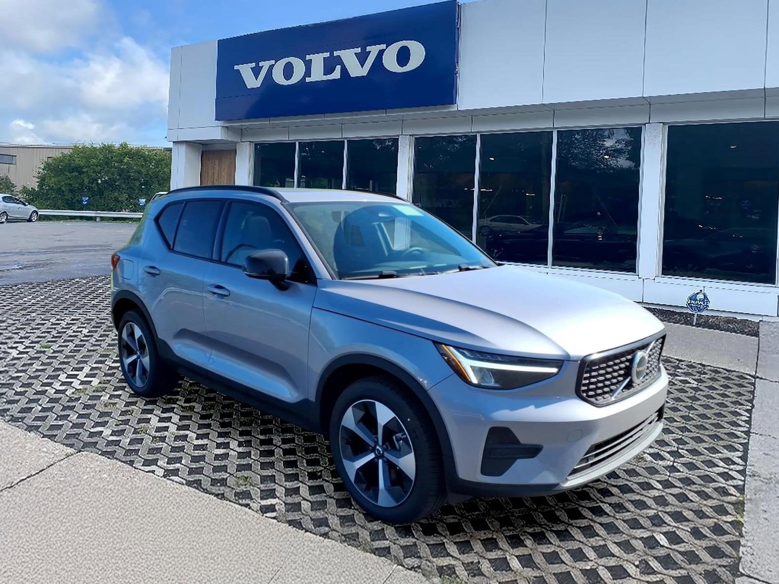 2026 Volvo XC40 B5 Core Dark AWD's photo