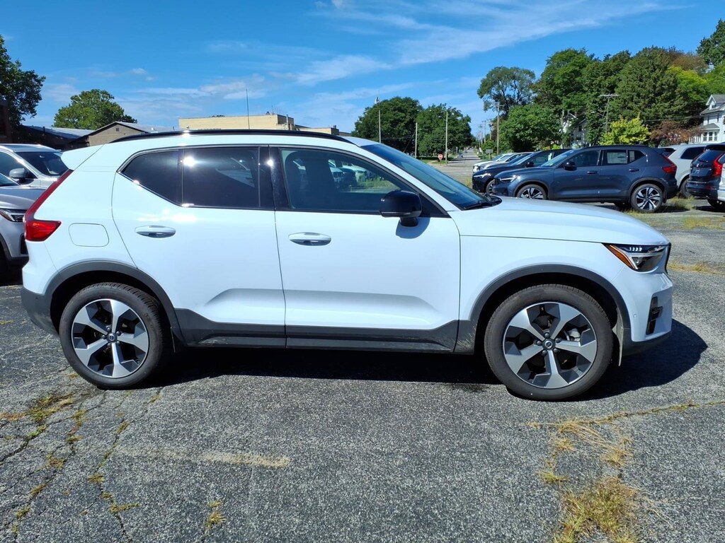 New 2026 Volvo XC40 B5 Plus SUV