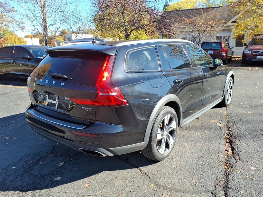 Used 2022 Volvo V60 Cross Country T5 AWD Wagon