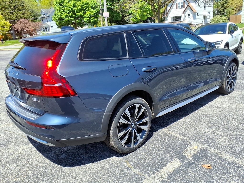 New 2026 Volvo V60 Cross Country B5 Ultra Wagon