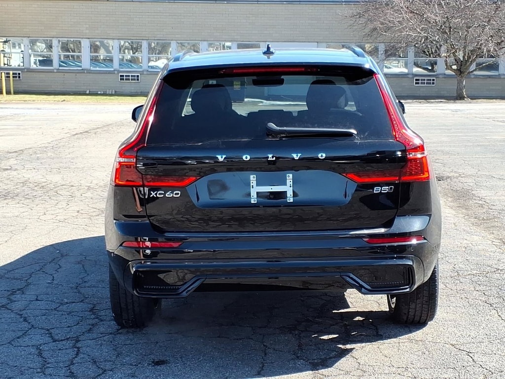 New 2026 Volvo XC60 B5 Plus SUV