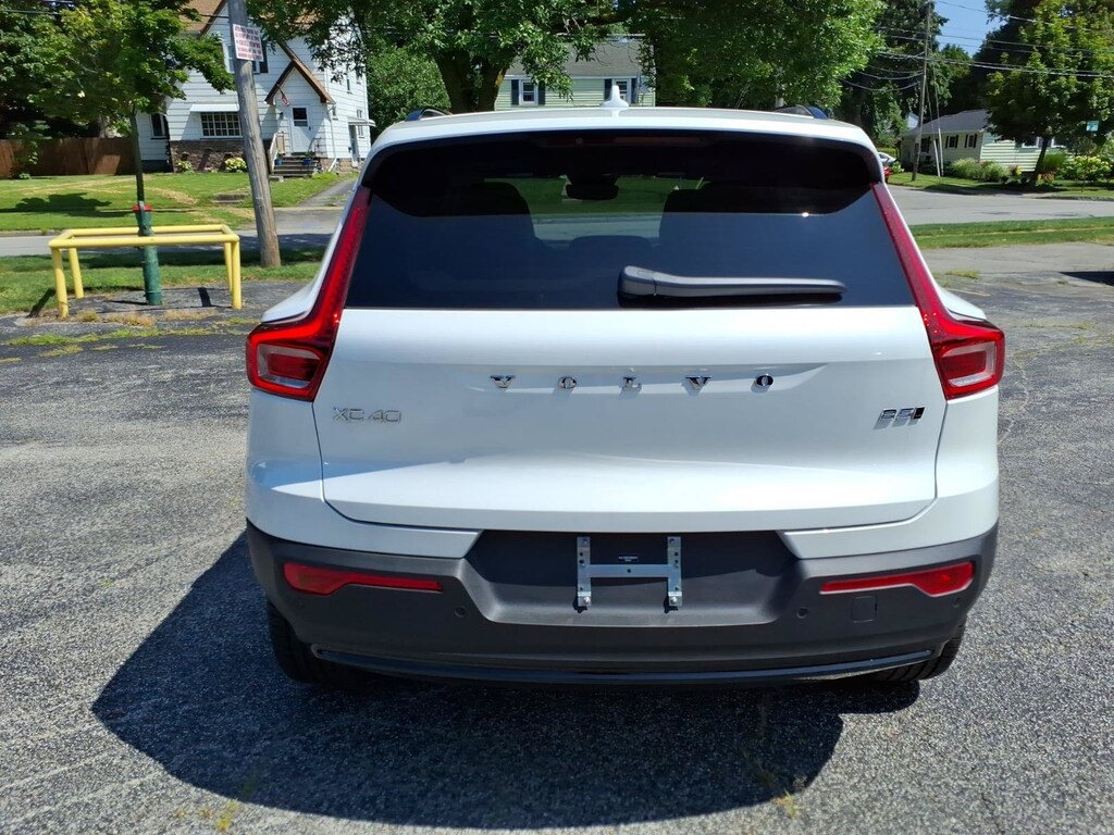 New 2026 Volvo XC40 B5 Plus SUV