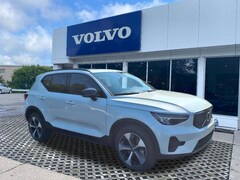 2026 Volvo XC40 B5 Core SUV
