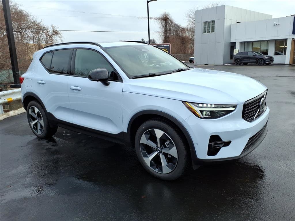 2026 Volvo XC40 Plus's photo