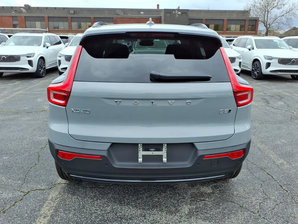 New 2026 Volvo XC40 B5 Ultra SUV