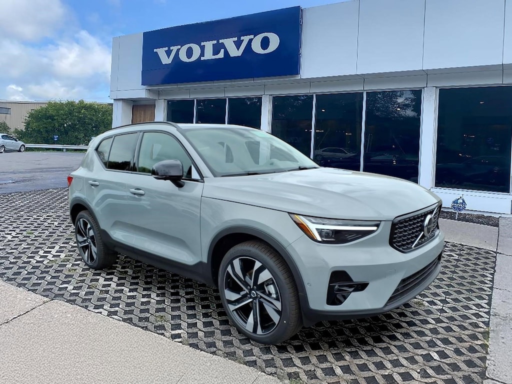 New 2026 Volvo XC40 B5 Ultra SUV