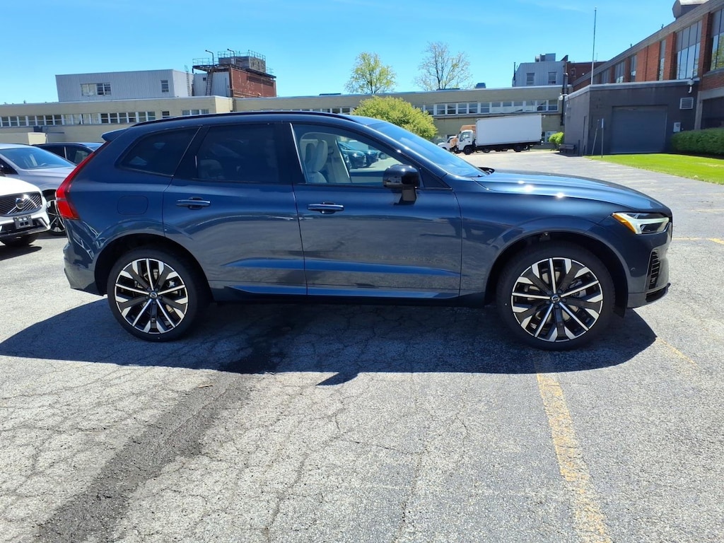 New 2026 Volvo XC60 plug-in hybrid T8 Ultra SUV