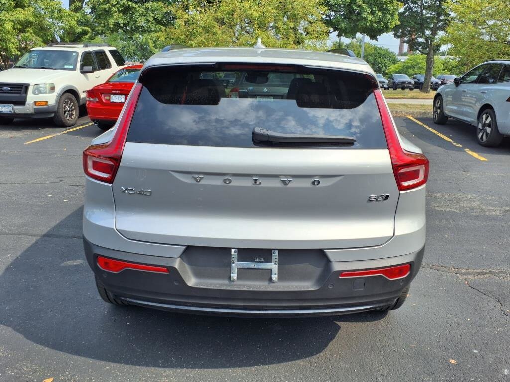 2024 Volvo XC40 Plus photo 3