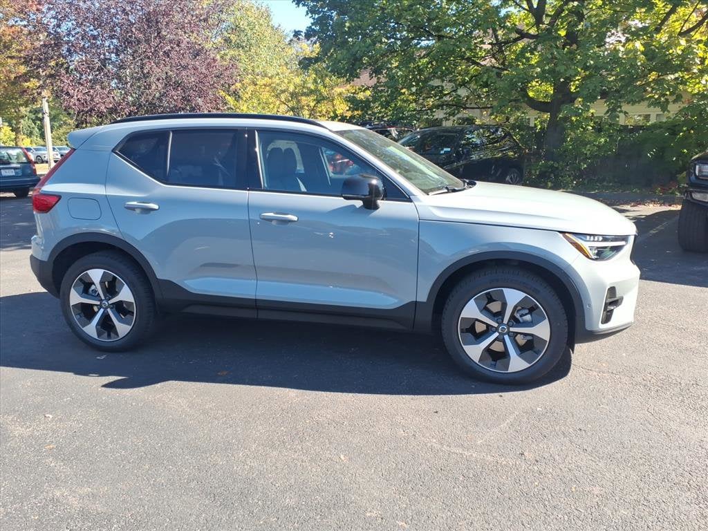 New 2026 Volvo XC40 B5 Plus SUV