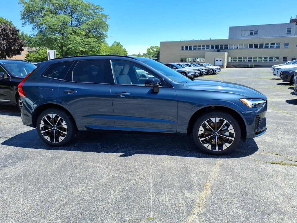 New 2026 Volvo XC60 plug-in hybrid T8 Plus SUV