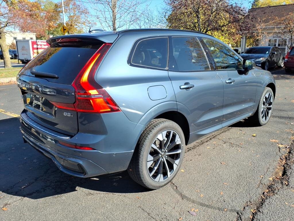 2026 Volvo XC60 B5 Plus photo 2
