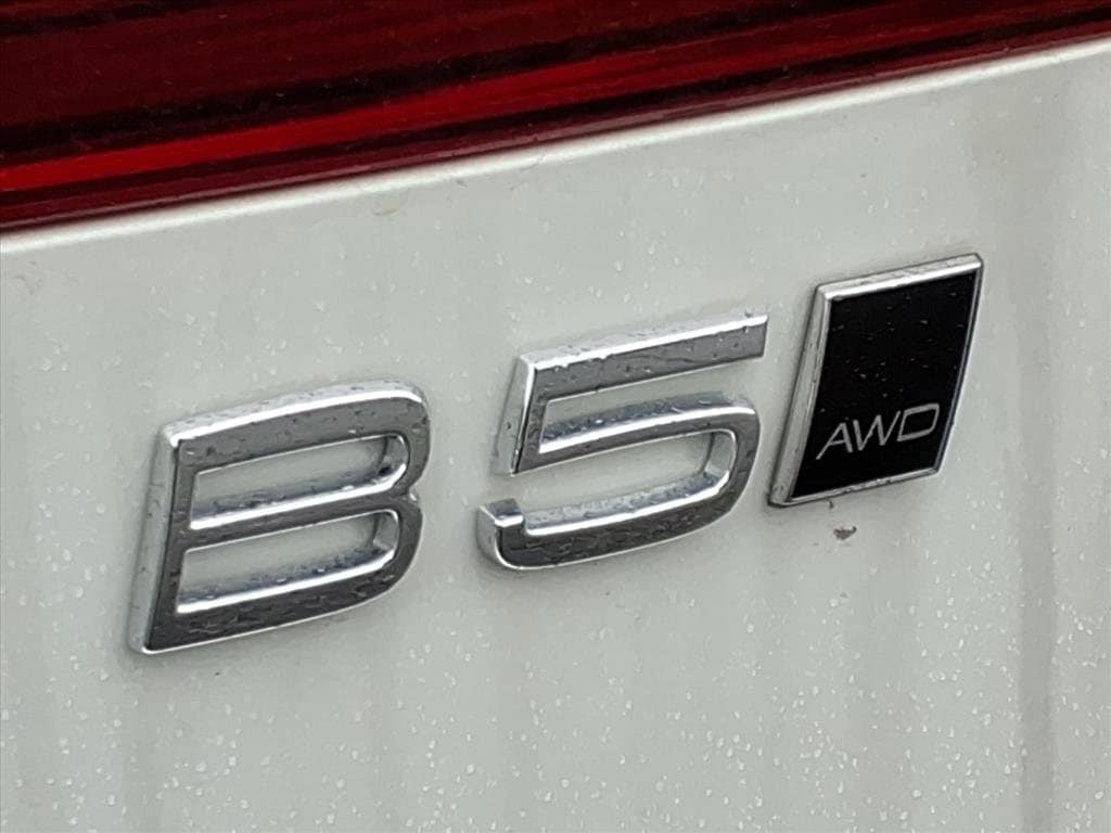 2026 Volvo XC60 Plus - Photo 9