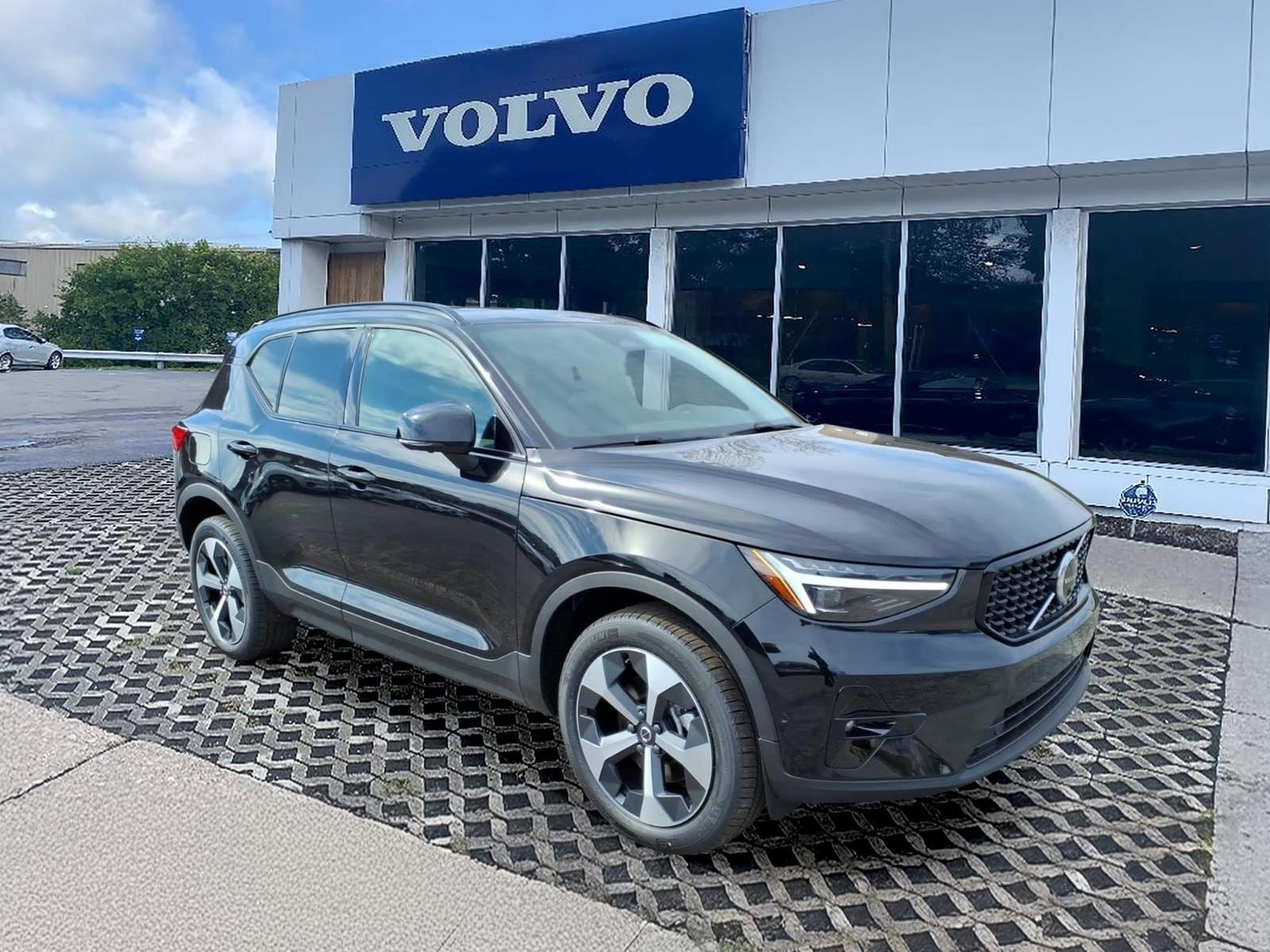 2026 Volvo XC40 B5 Plus Dark AWD's photo