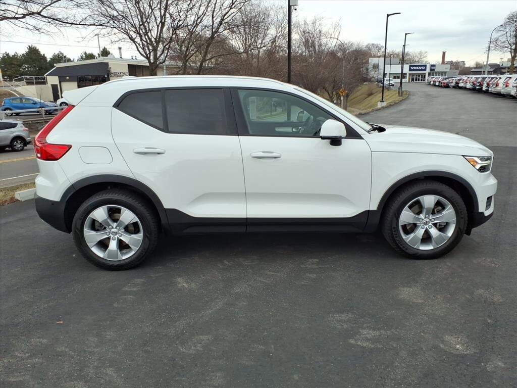 Used 2019 Volvo XC40 T5 Momentum SUV