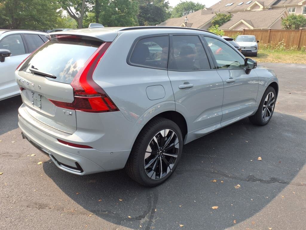 2026 Volvo XC60 Hybrid T8 Plus photo 3