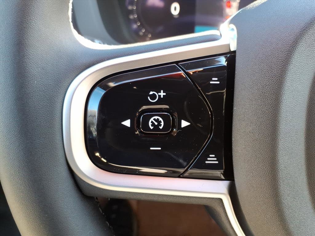 2026 Volvo XC60 Plus - Photo 18