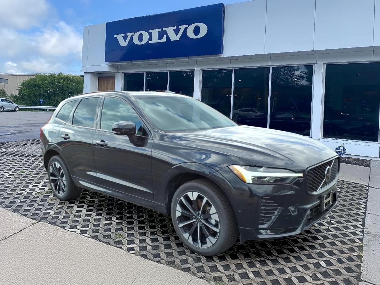 2026 Volvo XC60 Plus